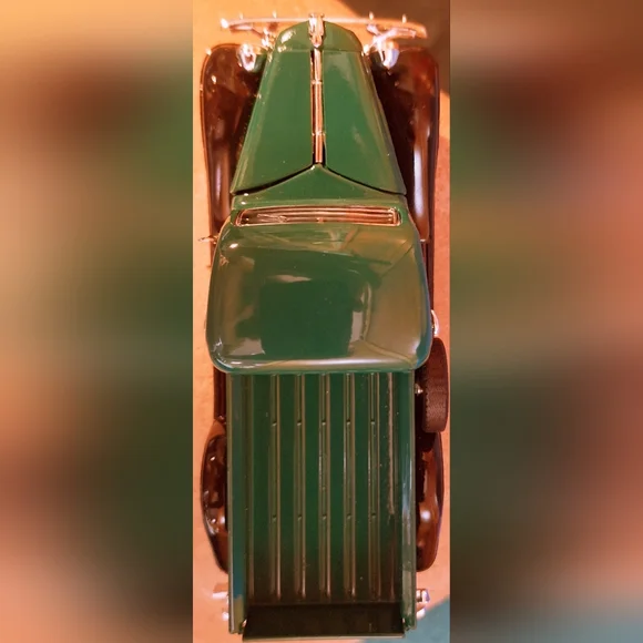 1935 Green Ford Pickup Die-cast Metal Replica - Picture 5 of 8